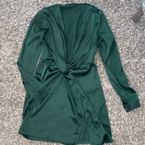 Deep v cutout dress 💚